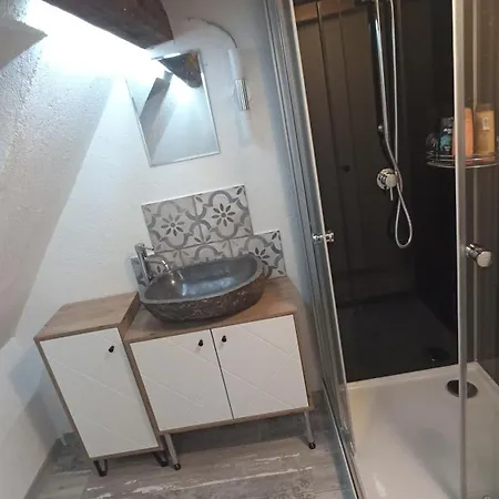 בית נופש Tiny Old House Frankisch-Crumbach