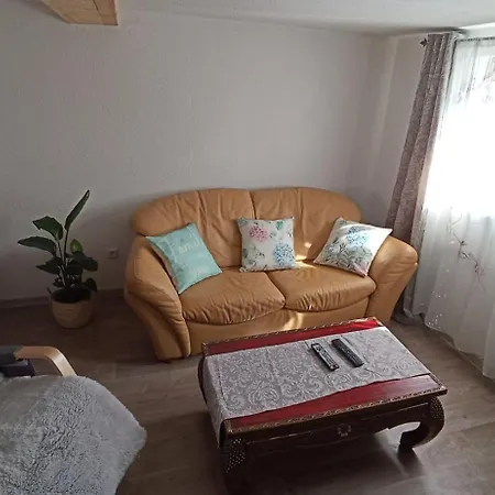 בית נופש Tiny Old House